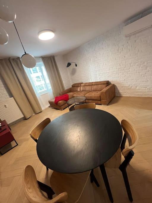 Slnecny Byt Na Nivach Apartman Pozsony